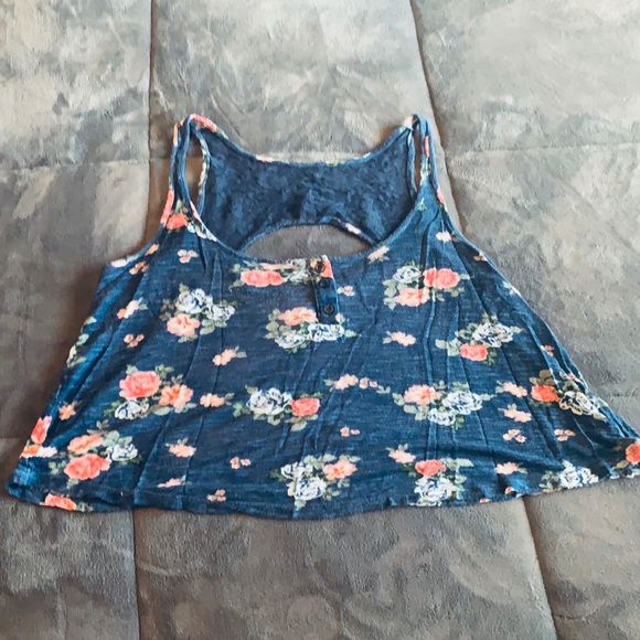 2 pack, crop tops. - Picture 7 of 12